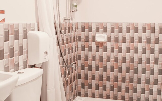 OYO 484 Gonzala Suites