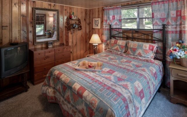 Petty Cabin - Two Bedroom Cabin