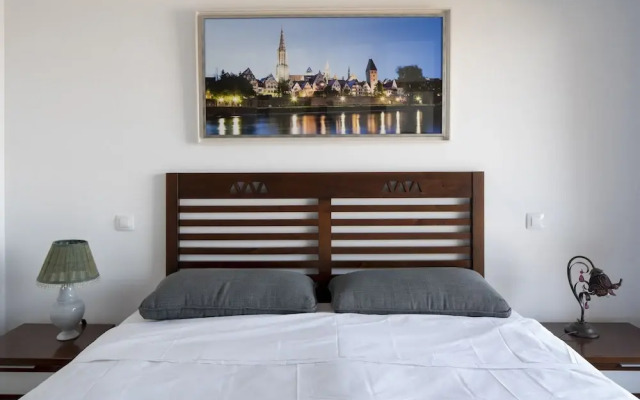 SEAVIEW I apartment by Aston Rentals