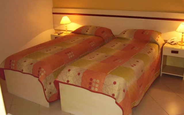 Crystal Apart Hotel