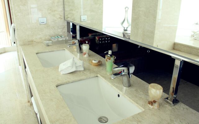 Grandskylight Hotel