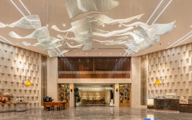 MEHOOD LESTLE The Traxland Hotel