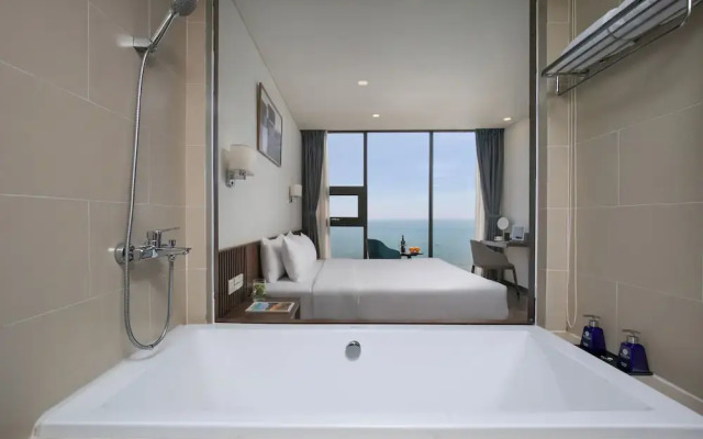 Mangata Beachfront Hotel