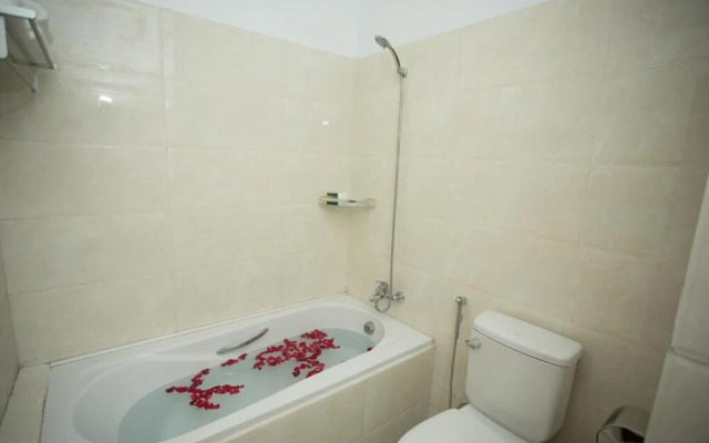 Shwe Pyi Thain Kha Hotel