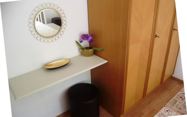 Apartments Iris