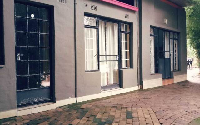 Rosebank Lodge & Backpacker