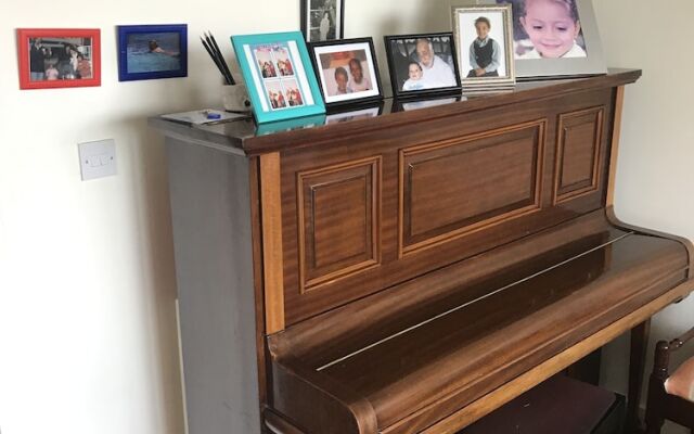 Lovely Spacious 2 Bedroom Family Flat