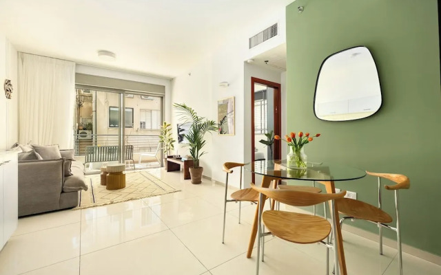 Shenkin Eclectic Blue Apt by Sea N' Rent
