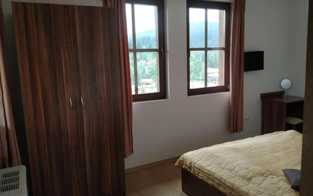 Емили Фемили Хаус