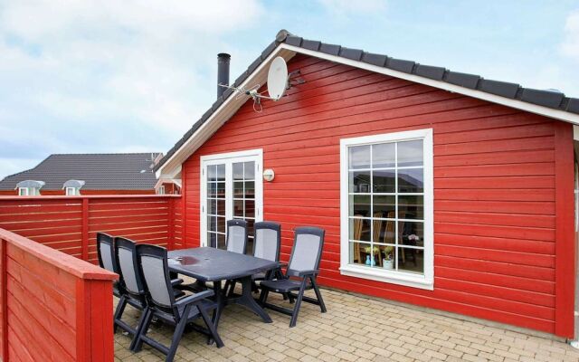 Picturesque Holiday Home in LÃ¸kken near Sea