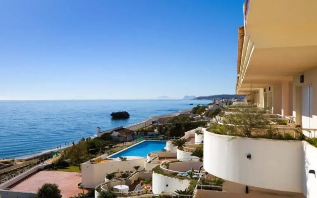 Immaculate 3-bed Penthouse- Stunning Views