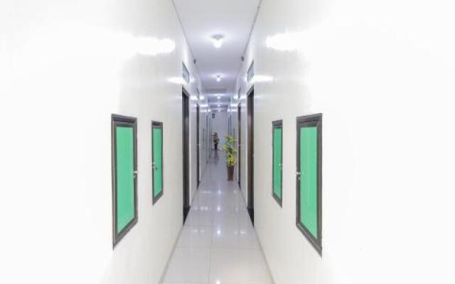RedDoorz Plus At K23 Rungkut Madya