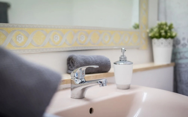 M4F Sweet Apartment Close to the Beach