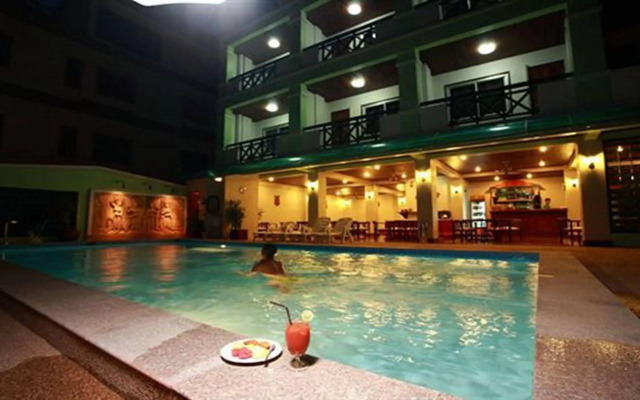 Vansana Riverside Hotel