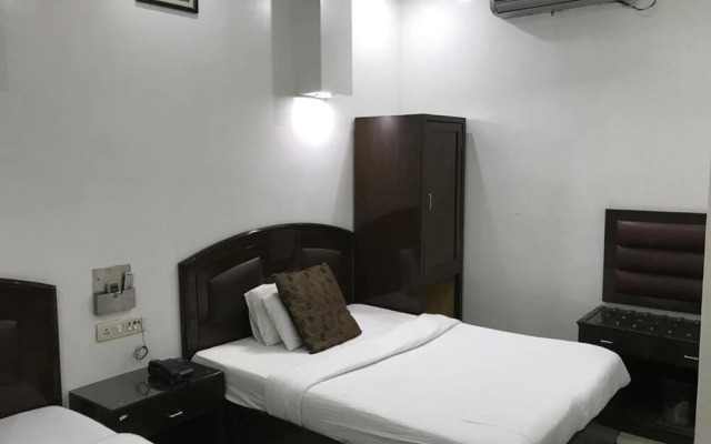 ADB Rooms Metro Plaza