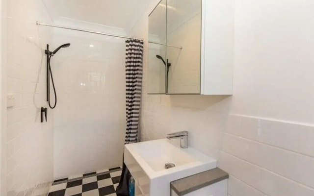 Hillcrest Retreat with River Views