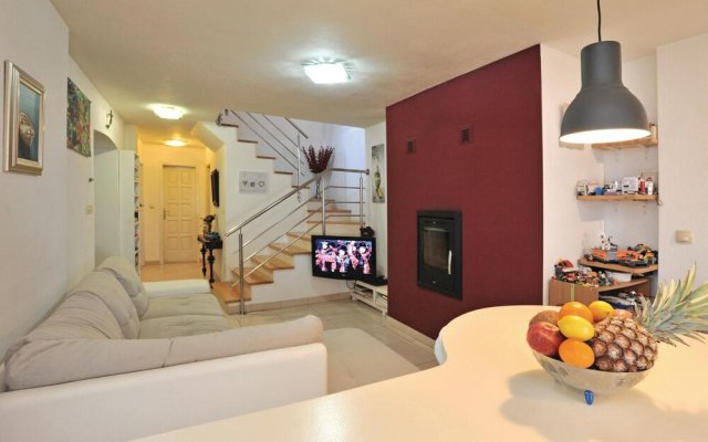 Beautiful Home in Podstrana With Wifi and 3 Bedrooms
