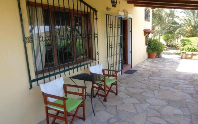 Villa Lofos Wood & Stone