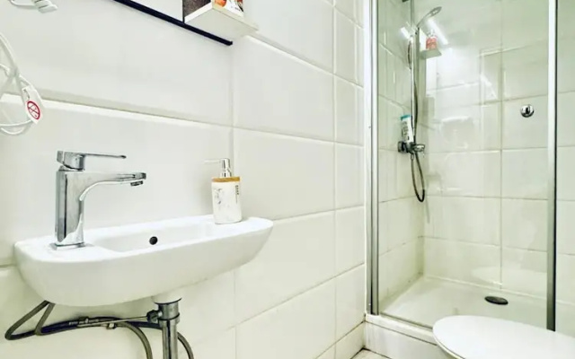 Bright Studio Stay Apt Near Rathausplatz