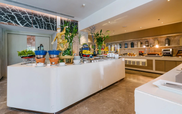 Novotel Phuket City Phokeethra Hotel