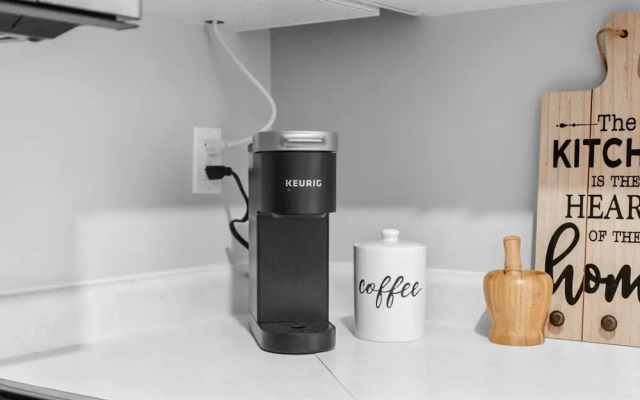 Contemporary 3BR Townhouse in Ajax Cozy Central