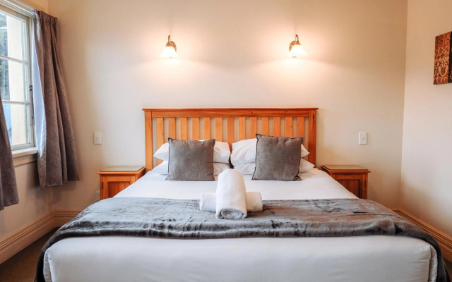 The Grand Hotel & Bar – Guest Rooms – Akaroa