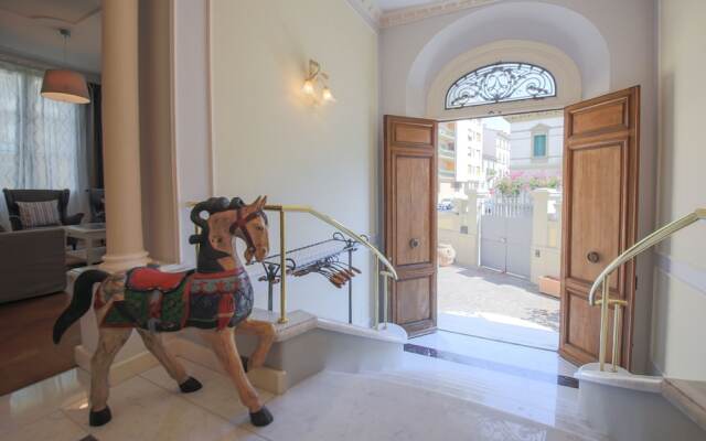 Modern & Stylish Oberdan