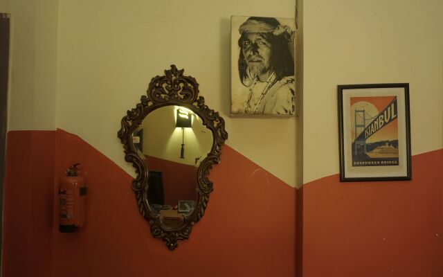 Chilloutlya Hostel&Bar