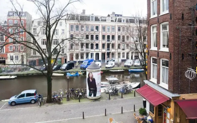 Relaxing Centre Canal View Apartment
