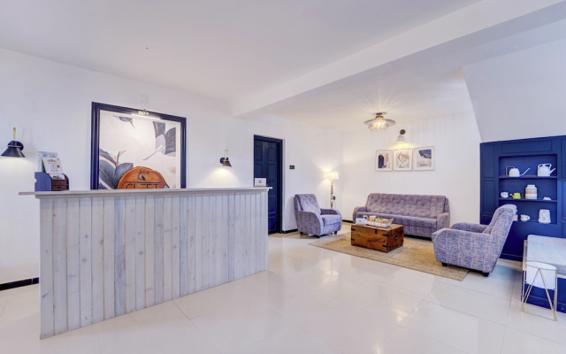 Alaya Stays Cleft 3BHK with Garden