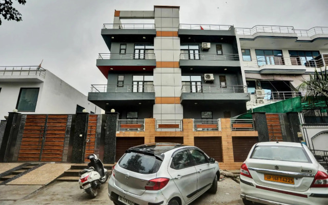 OYO Townhouse 764 Hotel Happy Keys Townhouse
