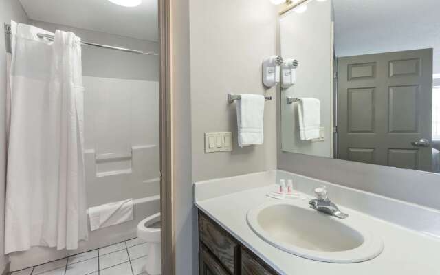 Super 8 by Wyndham Clinton