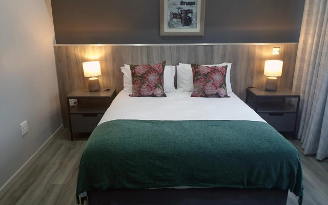 La Orchard Hotel