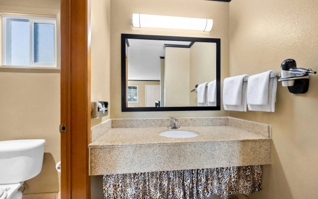 Super 8 by Wyndham Crescent City
