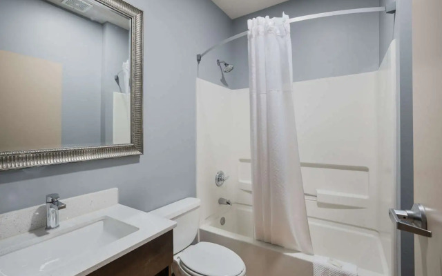 Sonesta Essential Hotels & Suites Kansas City/Blue Springs