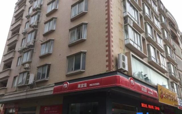 Longxing Business Hotel (Yangchun Railway Station Branch)