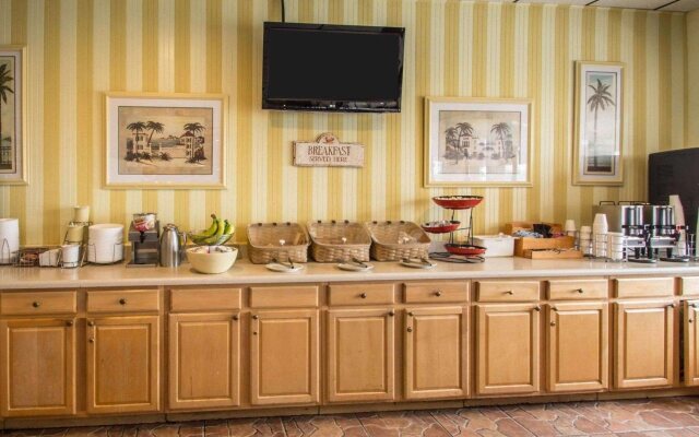 Days Inn by Wyndham Stuart