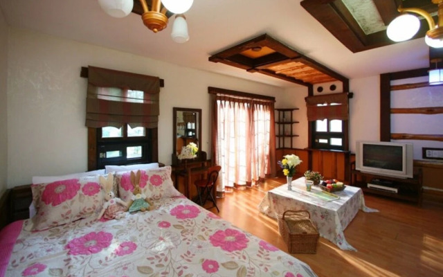 Jeongseon Haetbinnuri Pension