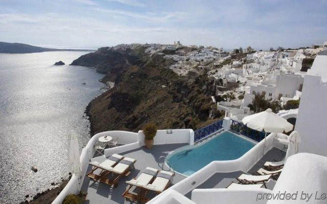 Ikies Santorini