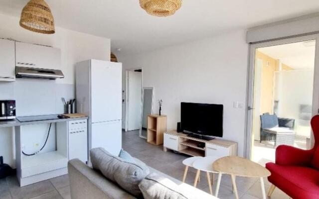 Nice 40m With Wifi Balcon Near The City