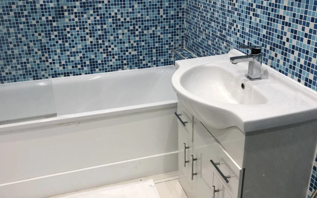Nice 3-bed House in Farnham Royal Slough