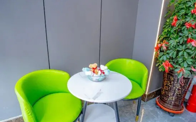 Rujia Huayi Selected Hotel (Tahewan Branch, Dalian University City)