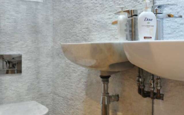 Stunning 3 Bedroom Garden Flat in Maida Vale