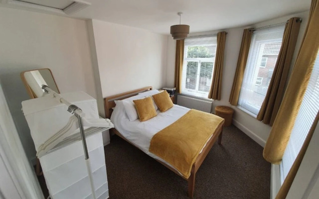 One Bedroom Flat in Whitstable With Free Parking