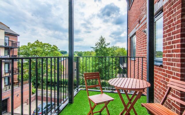 Executive Stansted Airport Apartment
