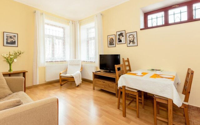 Pštrossova Vila - u klášterní zahrady
