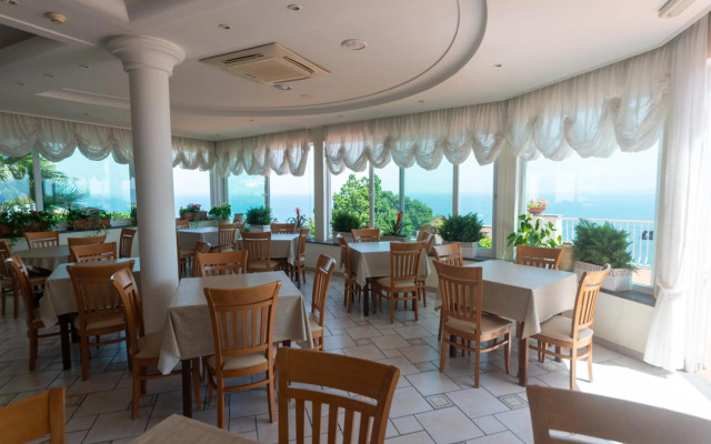 Hotel Villa Ireos