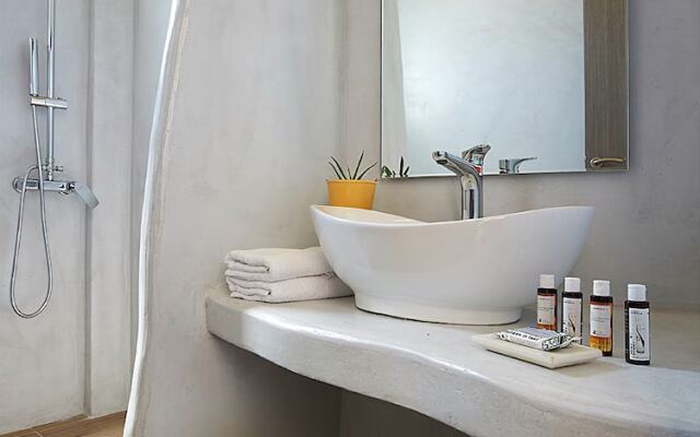 Lithos Luxury Rooms - Adults Only