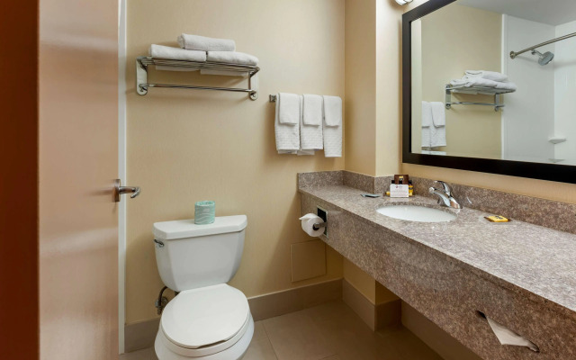 Best Western Plus Burlington Inn & Suites