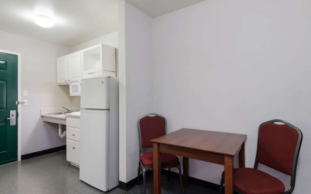 Savannah Suites - Arvada, Colorado